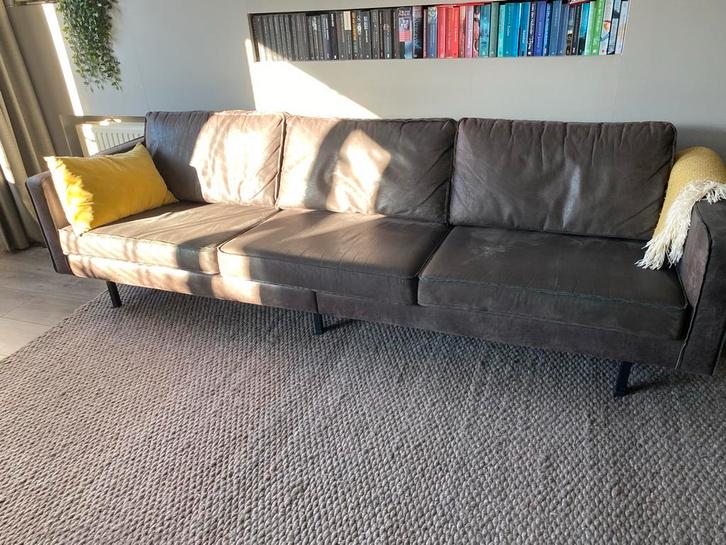 Bruine Bank van 2.70 meter. Moet weg!, Huis en Inrichting, Banken | Bankstellen, Zo goed als nieuw, Rechte bank, Vierpersoons of meer