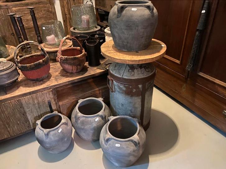 Stoere grijze potten met 4 oren, Huis en Inrichting, Woonaccessoires | Vazen, Gebruikt, Overige kleuren, Minder dan 50 cm, Steen