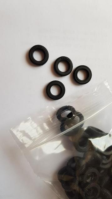 Bandjes Dinky Toys 12 mm zwart Dunlop beschikbaar voor biedingen