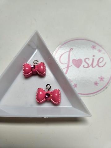 Roze Strik Bedels #205 beschikbaar voor biedingen