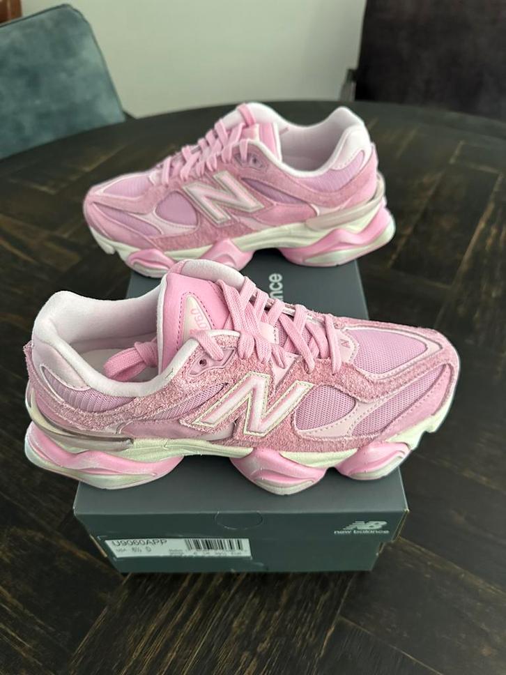 New Balance 9060 Asos Pink Overdye 39.5 | 40.5 Nieuw in doos, Sport en Fitness, Loopsport en Atletiek, Zo goed als nieuw, Hardloopschoenen