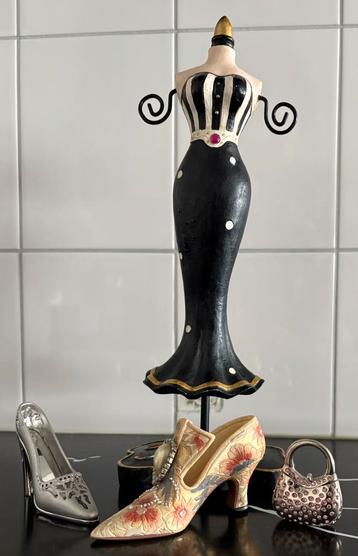Decoratieve set sieraad standaard,schoentjes,tasje voor €10 beschikbaar voor biedingen