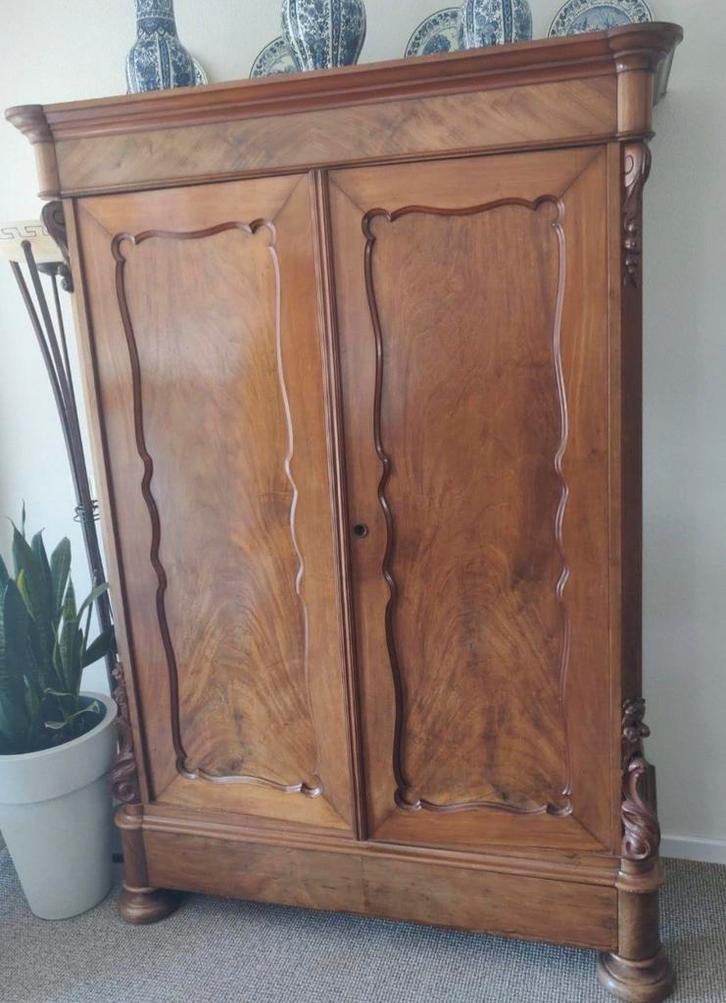 Oude kledingkast - Opknapper, Antiek en Kunst, Antiek | Meubels | Kasten, Ophalen