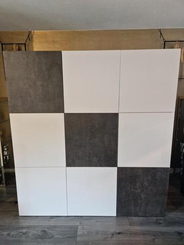 Ikea besta wandmeubel wit met witte en betonlook fronten.  beschikbaar voor biedingen