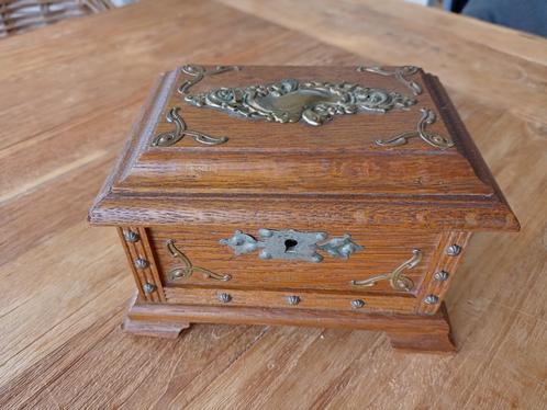Houten kistje mooi versierd 2 vakjes, Huis en Inrichting, Woonaccessoires | Kisten, Gebruikt, Minder dan 50 cm, Minder dan 50 cm