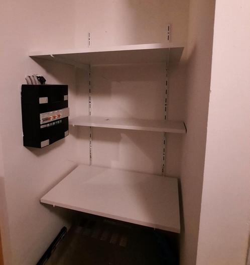 Railsysteem schapdragers en schappen wit. BOEKENPLANK., Huis en Inrichting, Kasten | Stellingkasten, Zo goed als nieuw, Ophalen