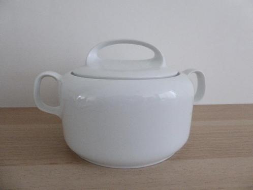 Serveerschaal van wit porselein met deksel, Huis en Inrichting, Keuken | Servies, Zo goed als nieuw, Schaal of Schalen, Effen