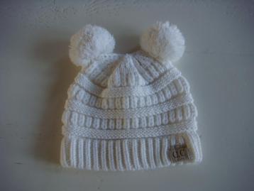 Muts met pompons wit - maat 68 beschikbaar voor biedingen