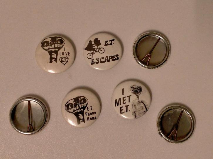 ET E.T. Phone Home vintage buttons button film tv space, Verzamelen, Speldjes, Pins en Buttons, Zo goed als nieuw, Ophalen of Verzenden