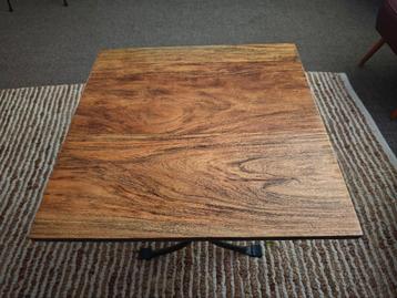 Stevige salon tafel.  beschikbaar voor biedingen