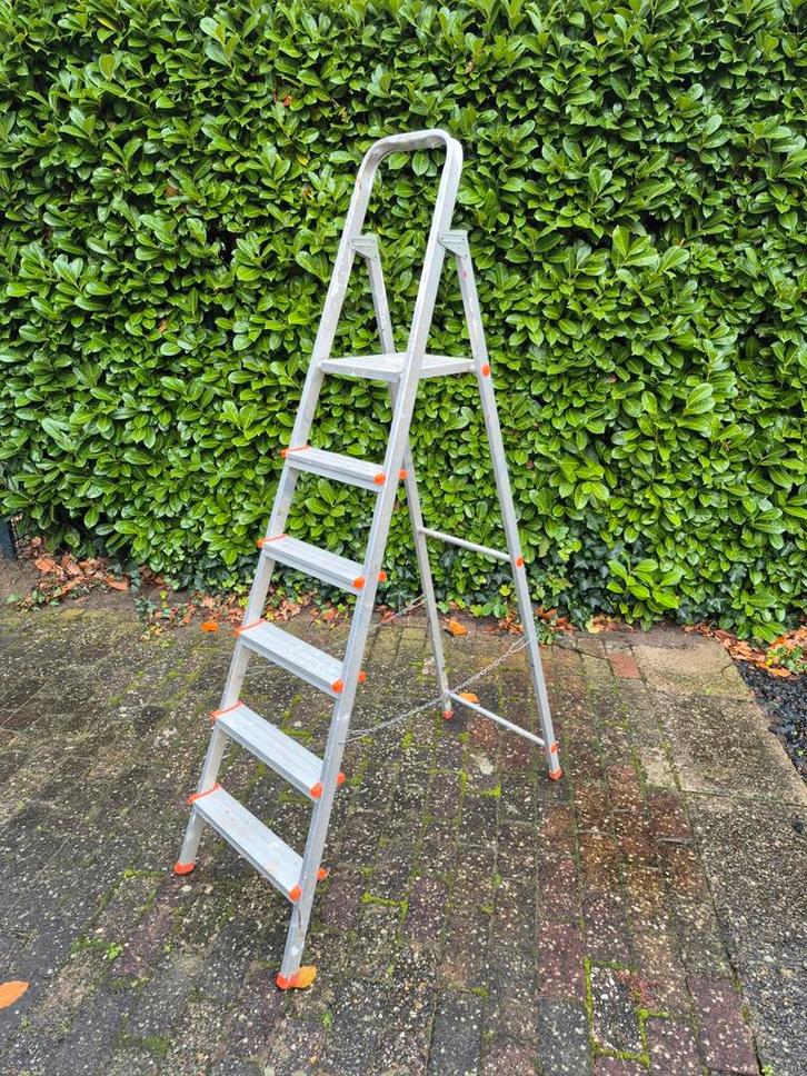 TOMADO huishoudtrap 6 treden - Stevig en handig!, Doe-het-zelf en Verbouw, Ladders en Trappen, Ophalen