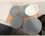4 IKEA dinerborden en een porselein witte bord, Ophalen of Verzenden, Zo goed als nieuw