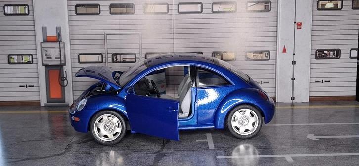 1.18 volkswagen new beetle, Hobby en Vrije tijd, Modelauto's | 1:18, Zo goed als nieuw, Auto, Bburago, Ophalen of Verzenden