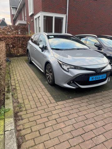 Te huur: Toyota Corolla 1.8 Hybrid (2021) – Nardo Grey beschikbaar voor biedingen