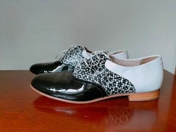 aparte schoenen / veterschoenen van Pertini beschikbaar voor biedingen