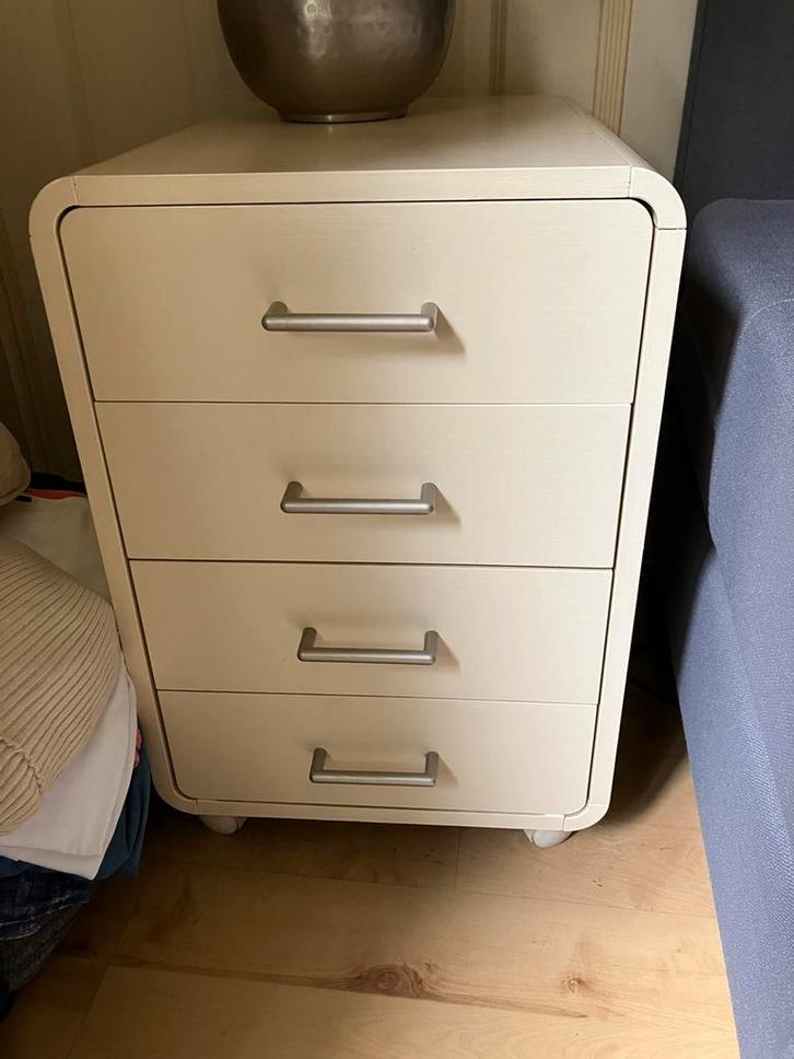 2 Stuks Nachtkastjes met 4 Lades, Huis en Inrichting, Kasten | Dressoirs, Zo goed als nieuw, Minder dan 50 cm, 25 tot 50 cm, Met lade(s)
