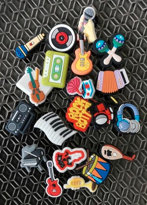 16 : Muziek & Instrumenten Schoenbedels Charms voor de Crocs, Verzamelen, Speldjes, Pins en Buttons, Zo goed als nieuw, Ophalen of Verzenden