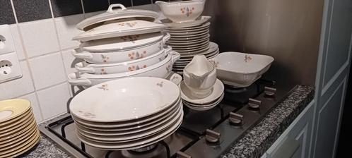 TE KOOP SERVIES BAVARIA, Huis en Inrichting, Keuken | Servies, Gebruikt, Bord(en), Overige stijlen, Porselein, Ophalen