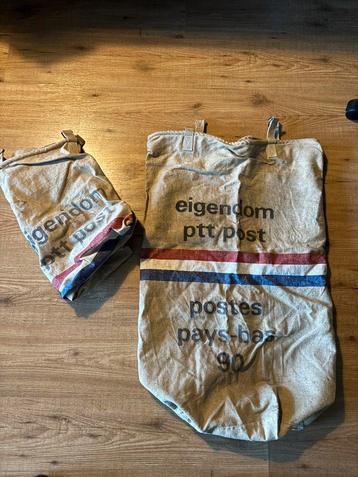Oude postzakken beschikbaar voor biedingen