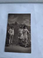 KINDEREN MET HARK EN GIETER IN DE TUIN. 1914, Ophalen of Verzenden, Voor 1920, Kinderen