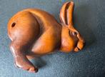 Hardhouten Netsuke van een rennend haasje, Verzamelen, Ophalen of Verzenden, Nieuw, Overige soorten, Beeldje of Figuurtje