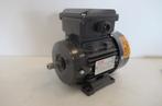 0,37 KW 1325 toeren 1 fase 230 Volt. As 14 mm. NIEUW., Ophalen of Verzenden, Nieuw, Elektromotor