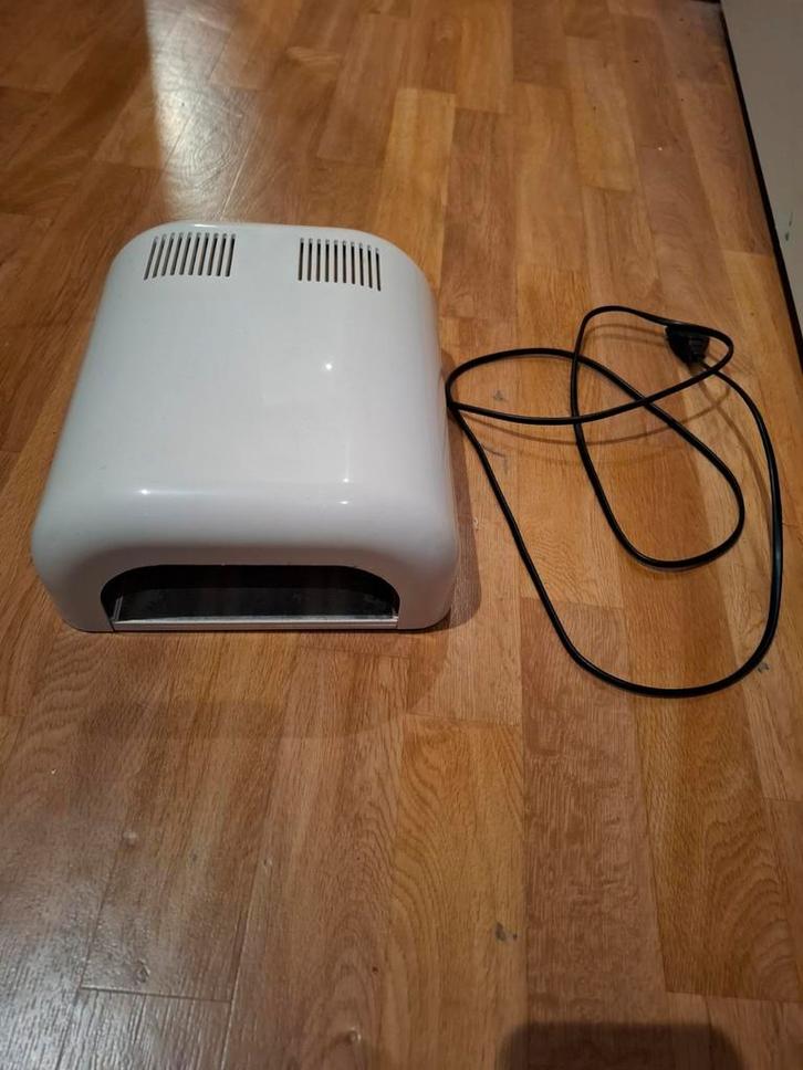 UV Lamp voor Gelnagels, Sieraden, Tassen en Uiterlijk, Uiterlijk | Cosmetica en Make-up, Gebruikt, Toebehoren, Handen en Nagels