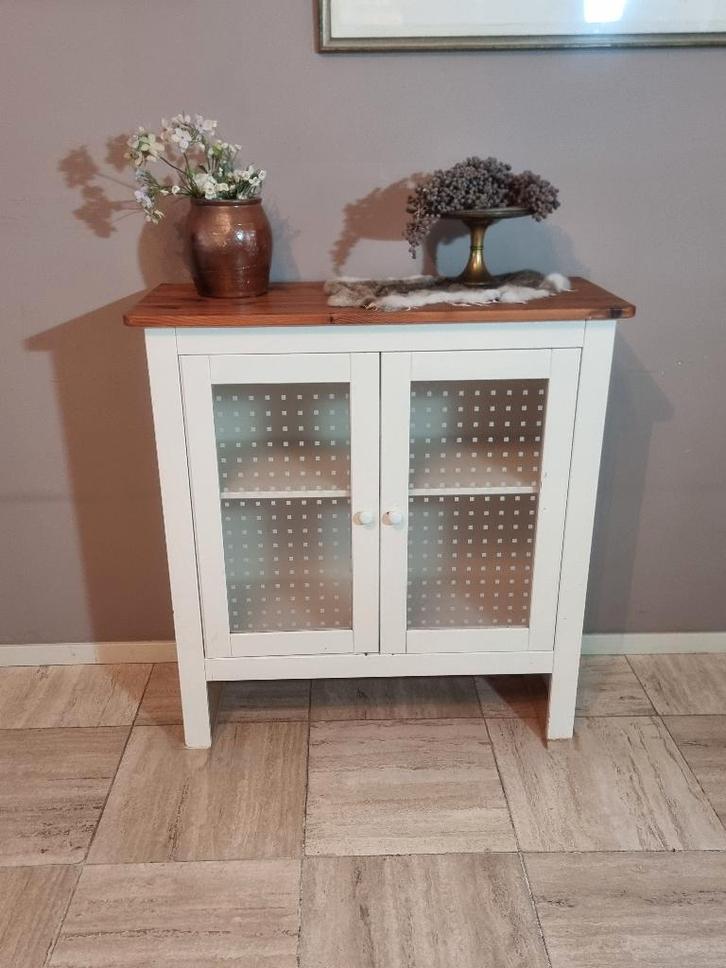Wit Landelijk Kastje met Glazen Deurtjes Brocante warme Look, Antiek en Kunst, Curiosa en Brocante, Ophalen of Verzenden