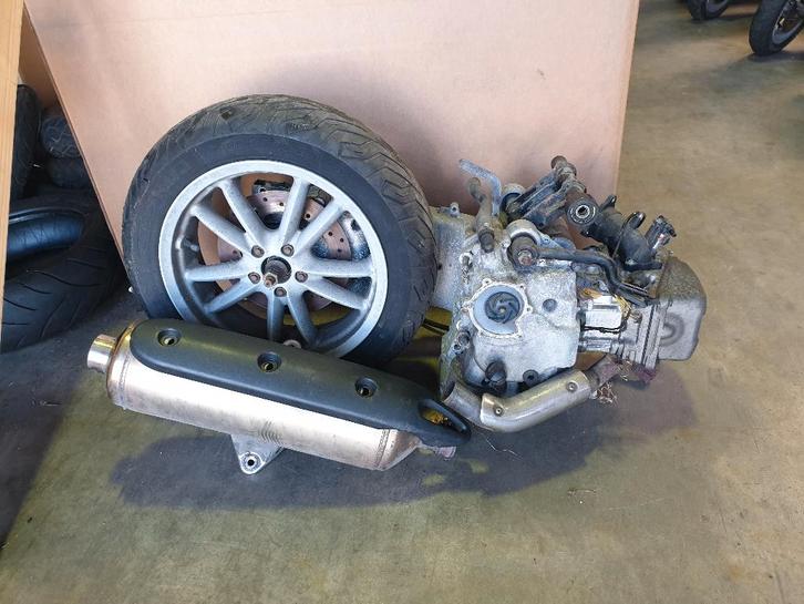 Onderdelen / motorblok delen van piaggio beverly 500 - mp3, Fietsen en Brommers, Brommeronderdelen | Scooters, Gebruikt, Piaggio