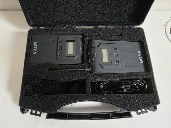 Boya BY-WM6 UHF draadloos lavalier microfoonsysteem, Audio, Tv en Foto, Professionele Audio-, Tv- en Video-apparatuur, Zo goed als nieuw