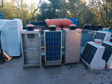 Roestvrijstalen kast met zonnepaneel beschikbaar voor biedingen