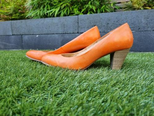 Oranje pumps van Mitch – maat 39, Kleding | Dames, Schoenen, Gedragen, Pumps, Oranje, Ophalen of Verzenden
