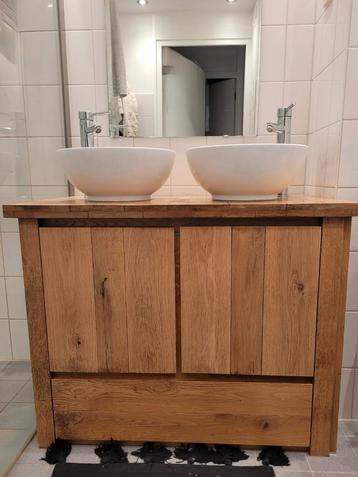 Badkamer meubel met wasbak & kranen beschikbaar voor biedingen