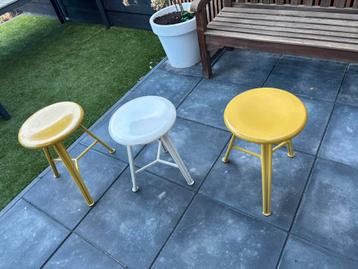 Drie Vintage Bozo krukjes kruk industrieel beschikbaar voor biedingen