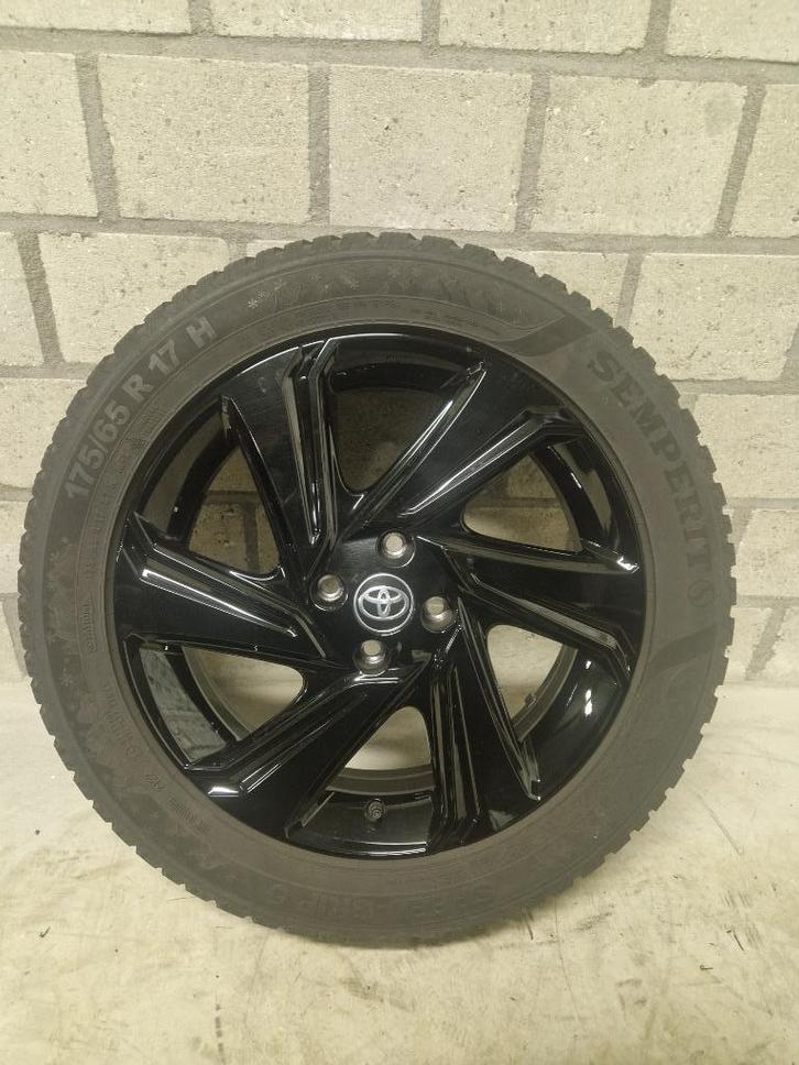 Toyota Aygo X velgen met banden, Auto-onderdelen, Ophanging en Onderstel, Toyota, Ophalen