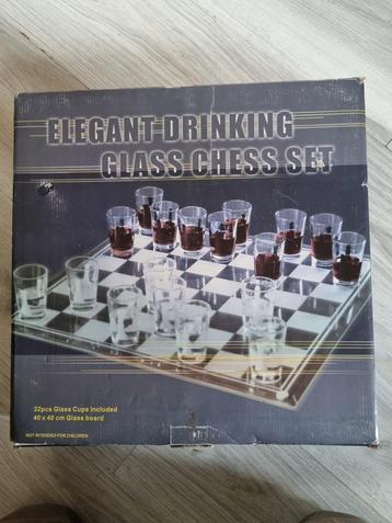 glazen drink schaakspel (nieuwstaat) beschikbaar voor biedingen