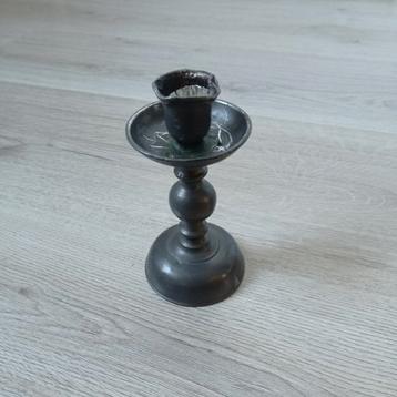  Antieke tinnen kandelaar hoogte 14 cm beschikbaar voor biedingen