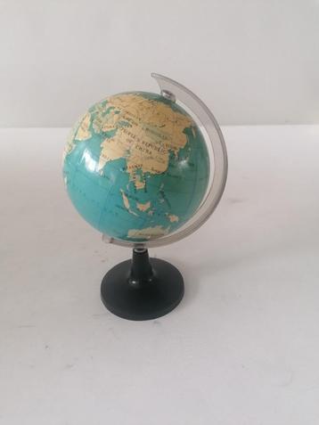 vintage wereldbolletje 19 cm hoog beschikbaar voor biedingen
