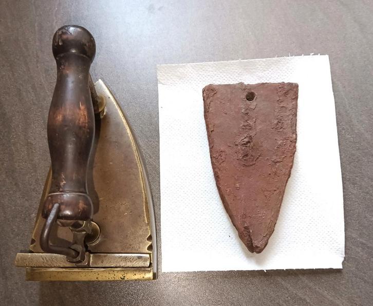 Antiek Strijkijzer met Houten Handvat, Antiek en Kunst, Antiek | Gereedschap en Instrumenten, Ophalen of Verzenden