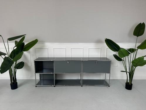 USM Haller Designer Shelf Grijs Dressoir Sideboard, Huis en Inrichting, Kasten | Dressoirs, Gebruikt, 200 cm of meer, 25 tot 50 cm