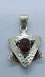 Davidster met rood granaat, Antiek en Kunst, Ophalen of Verzenden