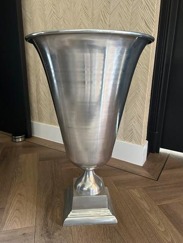 XL vaas zilver  beschikbaar voor biedingen