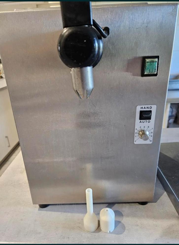 Sanomat slagroommachine horeca café restaurant ijssalon, Huis en Inrichting, Keuken | Keukenbenodigdheden, Zo goed als nieuw, Ophalen of Verzenden