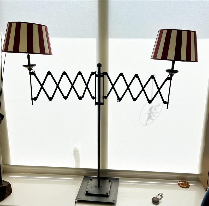 Klassieke lamp met verstelbare arm en gestreepte kappen, Antiek en Kunst, Antiek | Lampen, Ophalen