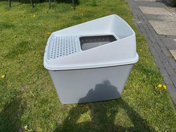 Kattenbak (ingang boven op) beschikbaar voor biedingen