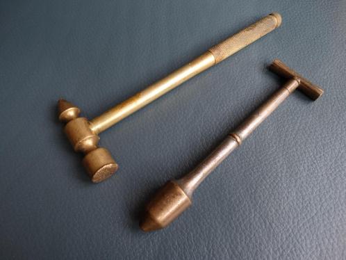 Twee hamertjes, gereedschap voor restaurateur, klokkenmaker, Antiek en Kunst, Antiek | Gereedschap en Instrumenten, Verzenden
