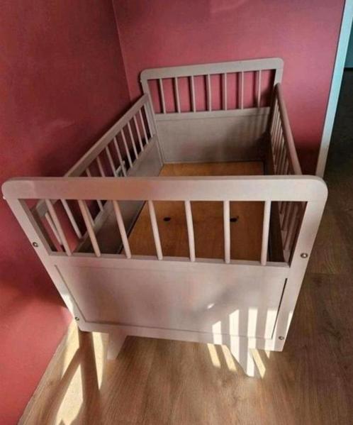 Stijlvolle Vintage ledikant, Kinderen en Baby's, Babywiegjes en Ledikanten, Zo goed als nieuw, Ledikant, Ophalen