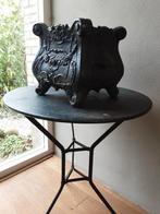 Oude zwarte vierkante jardiniére., Ophalen