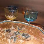 Prachtige set 4 gefacetteerde witte wijnglazen in kleur, Antiek en Kunst, Ophalen of Verzenden