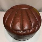 Grote vintage donkerbruin leren poef jaren 60 70, Gebruikt, Leer, Leren poef, Poef